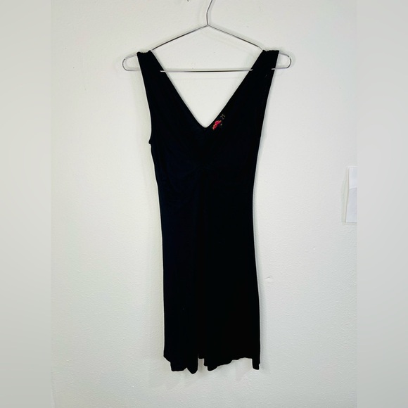Forever 21 Black Sleeveless Empire Waist Dress Size Medium Flattering Fit - Picture 2 of 9